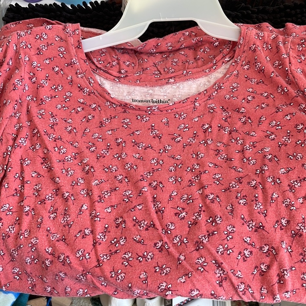 Short sleeve cold shoulder blouse, by women within size large 18/20